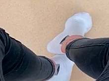 Российских студентов заставили ходить по колледжу босиком