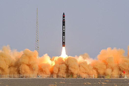Китай провел запуск пилотируемого космического корабля "Шэньчжоу-15"