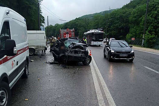 В Крыму столкнулись Renault Duster и "Газель", оба водителя и один пассажир погибли