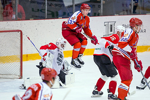 Хоккеисты «Ижстали» победили команду «Нефтяник» из Альметьевска