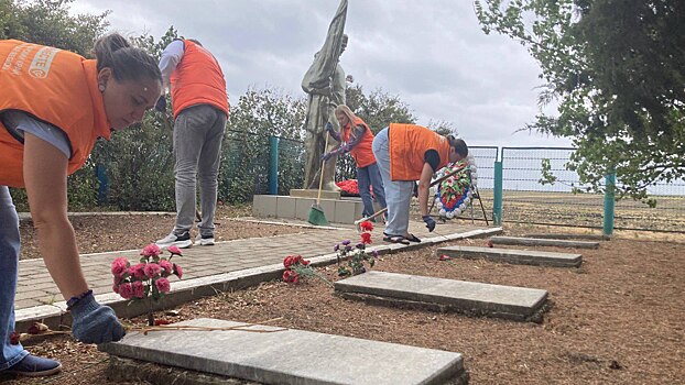 Выселковские волонтёры навели санитарный порядок на братской могиле советским воинам в хуторе Иногородне-Малёваный