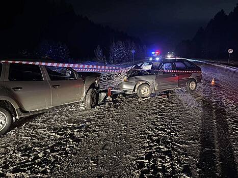 В лобовом столкновении двух легковушек под Челябинском погиб пенсионер