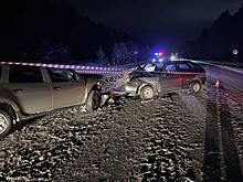 В лобовом столкновении двух легковушек под Челябинском погиб пенсионер