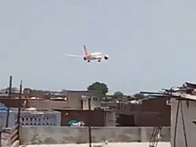 В Индии завершают извлечение тел погибших при крушении Boeing 787