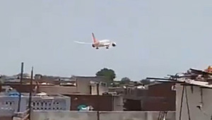 На месте крушения Boeing 787 в Индии нашли черные ящики