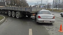 Водитель KIA пострадал, влетев под полуприцеп в Автозаводском районе