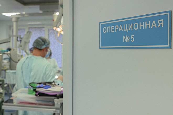 Московские врачи достали кусок проволоки из глаза китайского студента