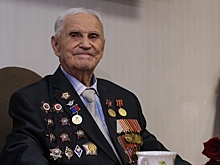 Андрей Бочаров поздравил ветерана Михаила Терещенко со 100-летием