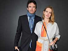 Водянова пришла на показ Louis Vuitton с Арно, а Викандер — в полосатых легинсах