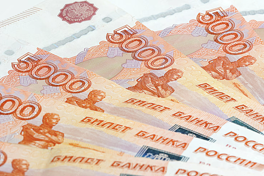 Суд взыскал 300 тысяч с компании за травму сотрудницы на складе в Новосибирске