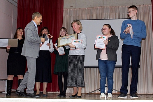 Педагоги и ученики екатеринбургской гимназии получили стипендии за успехи