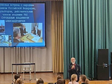 Ученики школы №1945 встретились с художником и скульптором Владимиром Суровцевым