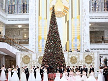 Минск: Дворец Независимости собрал участников новогоднего бала