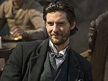 Бен Барнс закрутил роман с Джулией Ормонд