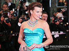 Фото тринадцатилетней Милы Йовович с Майклом Джексоном попало в Сеть