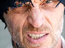 Экстрасенс Свами Даши с голым торсом исполнил зажигательный танец