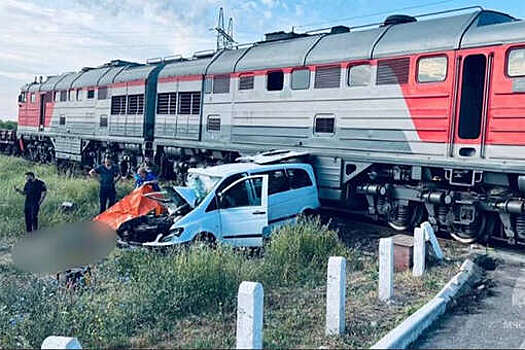 МЧС: в районе села Новобогдановка в Запорожье столкнулись поезд и маршрутка