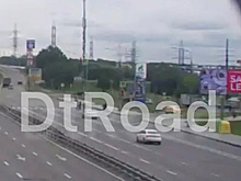 Появилось видео наезда такси на переходивших дорогу людей в Москве