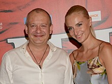 Заплаканная вдова забрала тело Марьянова (видео)