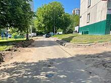 Во дворе на Зеленоградской проходят работы по благоустройству