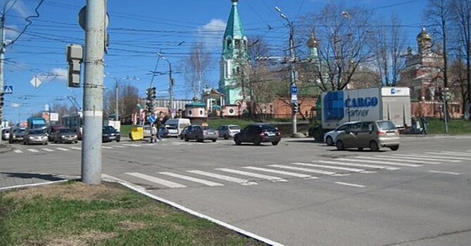 В Ижевске на перекрёстке Удмуртской-Советской ограничили движение из-за ремонта водопровода
