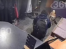 Похищение собаки из антикафе в Санкт-Петертбурге попало на видео