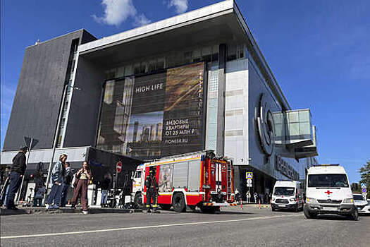 СК: число пострадавших из-за прорыва трубы в ТЦ "Времена года" в Москве выросло до 10