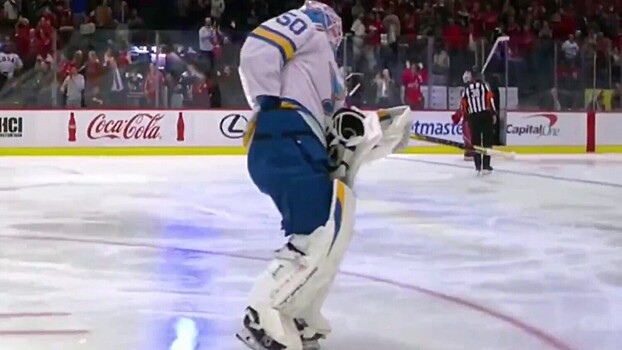 Вратарь «Сент-Луиса» засунул себе в трусы юбилейную шайбу Овечкина