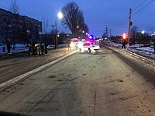 Два водителя покалечились от лобового столкновения в Балашове