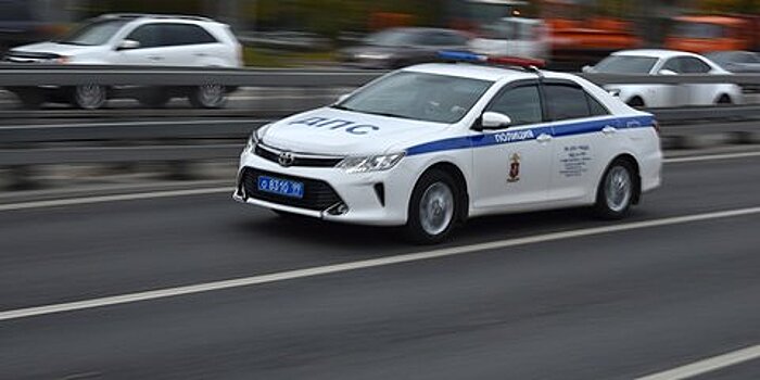 Неизвестные с оружием отняли 6 млн рублей у водителя иномарки