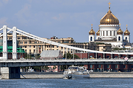Россиянка упала с Крымского моста в Москве