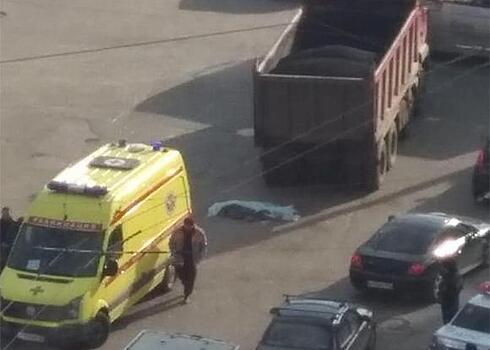 В Краснодаре на невидимом пешеходном переходе грузовик сбил насмерть женщину