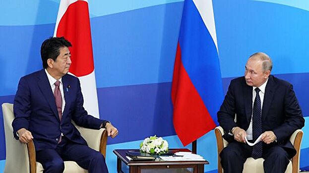 Путин и Абэ выяснили отношения на ВЭФ