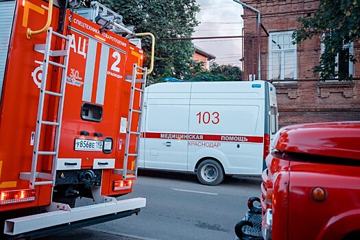Подробности ночного пожара на парковке Краснодара: водитель Lada в больнице