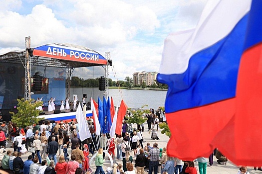 Калининградская область встретила День России робофутболом и шедеврами живописи