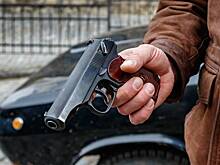 Дед выстрелил в толпу российских школьников