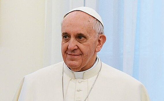Ватикан выясняет, как под развратным фото модели появился лайк папы Римского