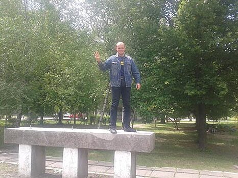 В Запорожье снесли мемориальную плиту «Аллеи юных корчагинцев»