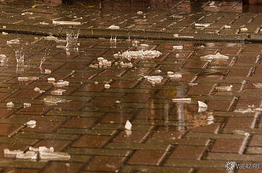 Упавший на льду мужчина умер в Тольятти