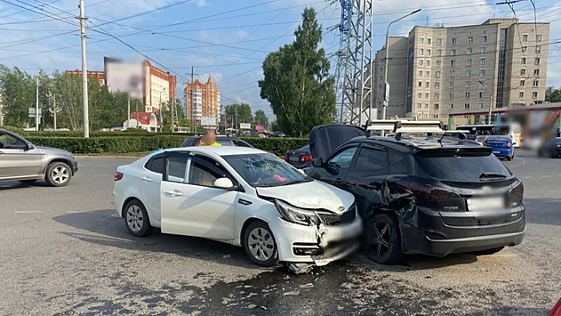 В Томске при столкновении двух автомобилей пострадал ребенок