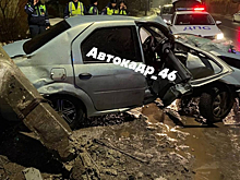 Сегодня 22-летний курянин на авто врезался в столб и попал в больницу