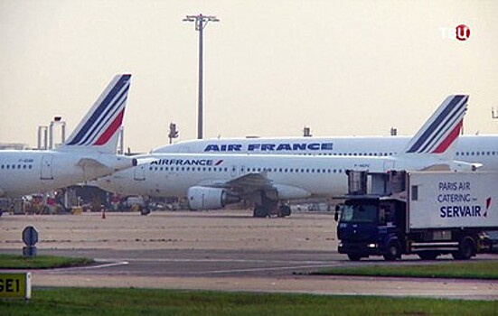В Германии и Франции отменяют сотни авиарейсов из-за забастовок