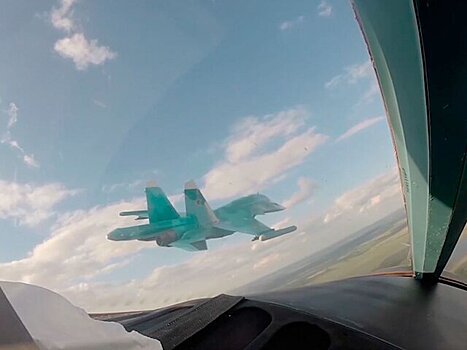 ОАК передала ВКС России новую партию бомбардировщиков Су-34