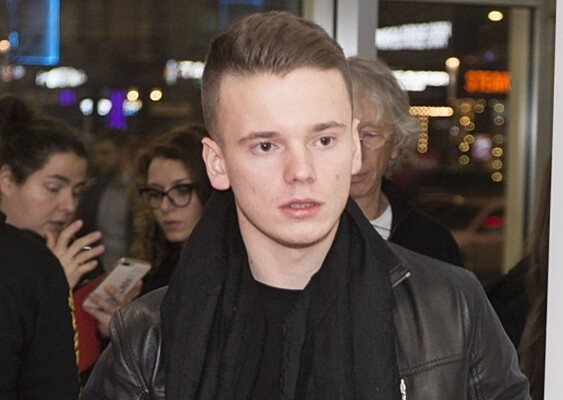 Сын Валерии Арсений сжег кучу брендовых кроссовок - Рамблер/новости