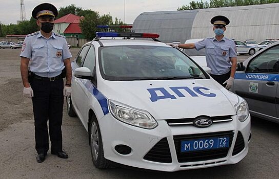 Тюменские автоинспекторы помогли ребёнку, получившему удар качелями