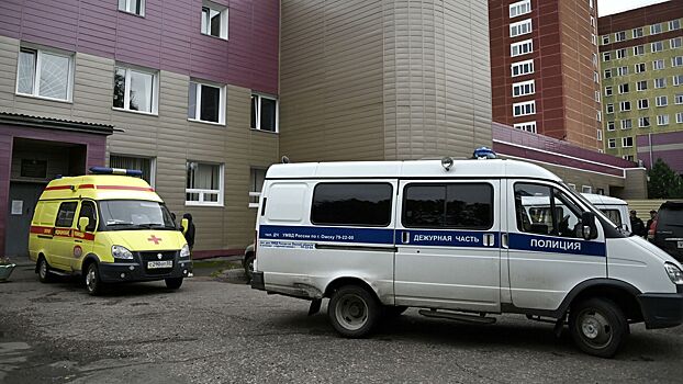 Зашитый в занавеску труп нашли возле дома в Москве