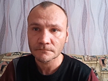 Омский журналист рассказал, что сосед избил его жену и маму, а потом пытался поджечь их дом (Обновлено)