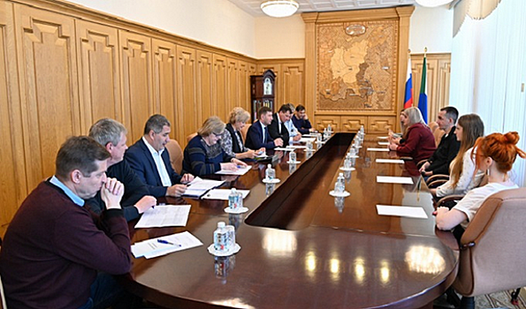 Губернатор Хабаровского края обсудил с сиротами квартирный вопрос