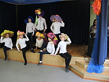 Творческие коллективы центра культуры «Академический» подарили любимым мамам праздничный концерт