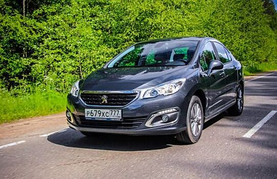 Новая версия Peugeot 408 появилась на фотографиях